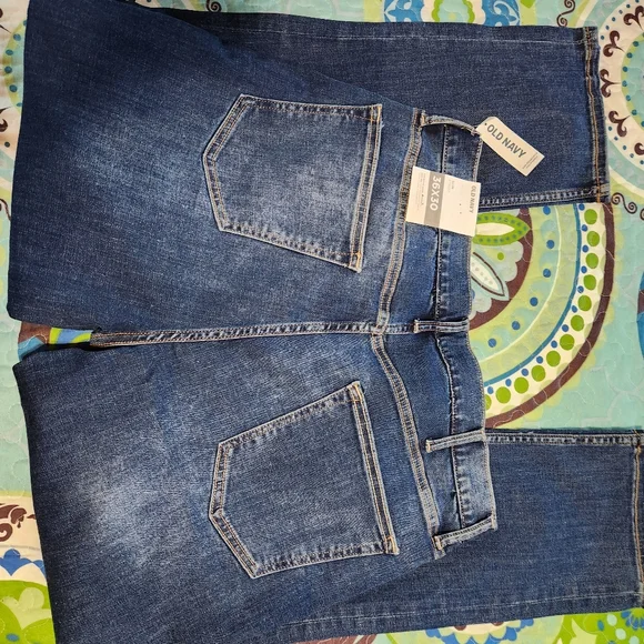 Old Navy Blue Relaxed Jeans with Classic Indigo Wash - Picture 5 of 9